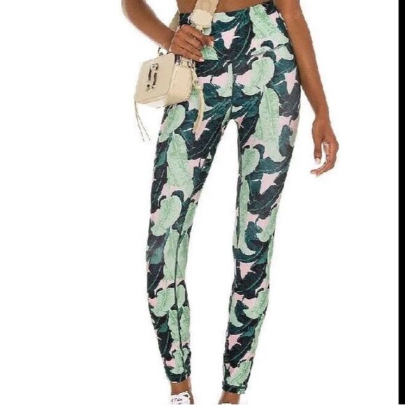 WILDFOX COUTURE ATHLETIC NWT LEGGINGS IN MARTINIQUE LEAVES TESSA - Picture 1 of 4
